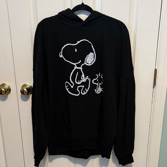 Snoopy Graphic Black Hoodie for Women - Picture 2 of 5